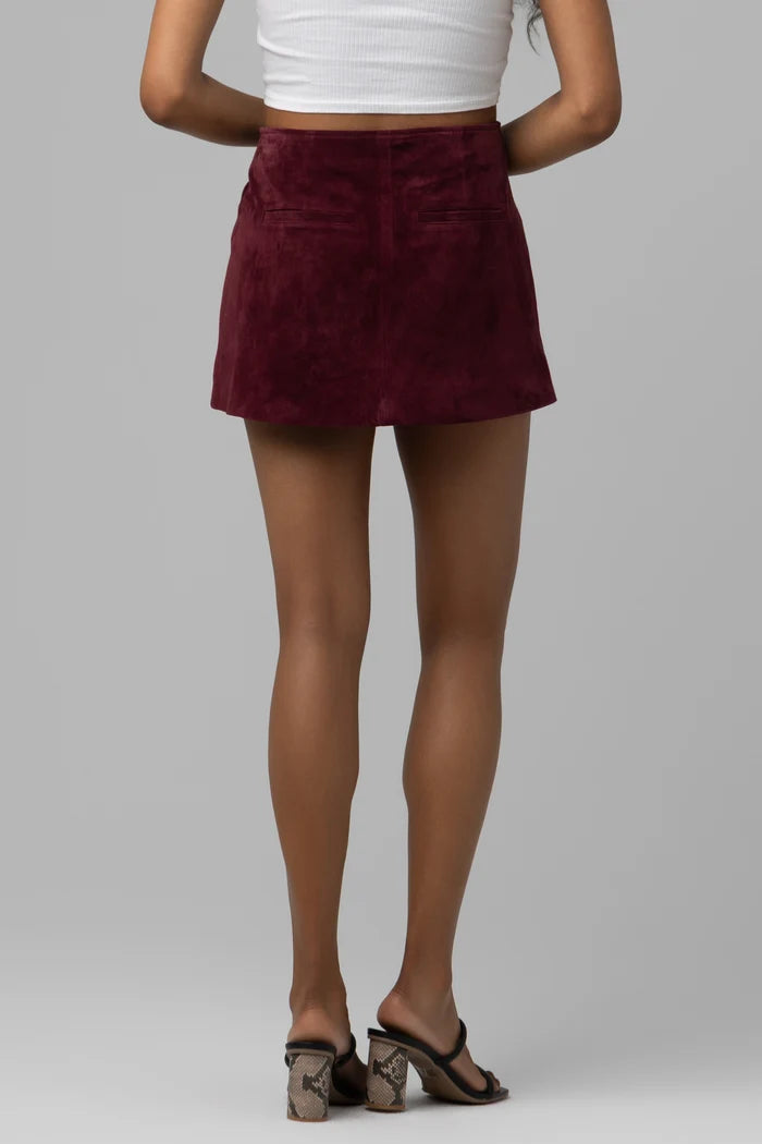 Suede mini skirt in Wine O&