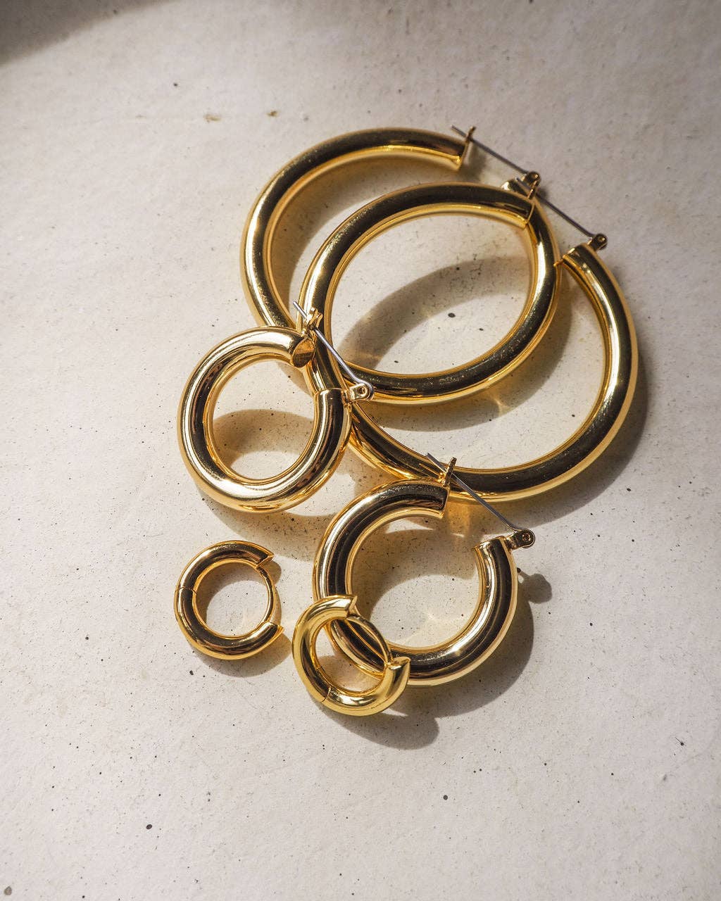 Amalfi Tube Hoops - Gold: Gold - obligato