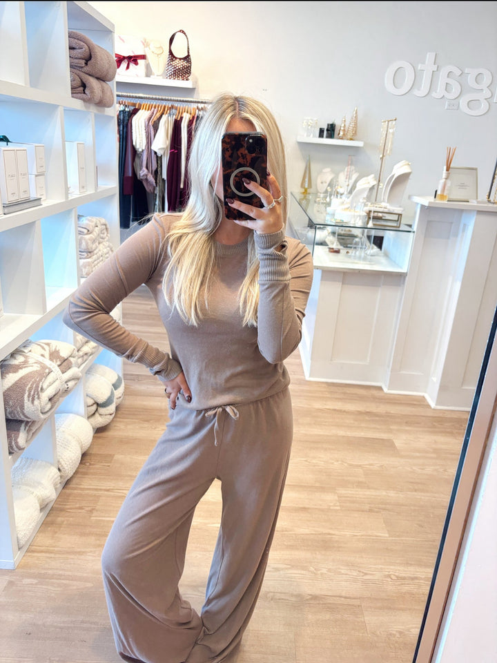 Cashmere Easy Cuff Crew in Walnut - obligato