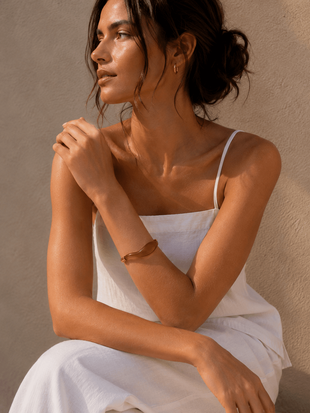 Curve Amber Resin Cuff - obligato
