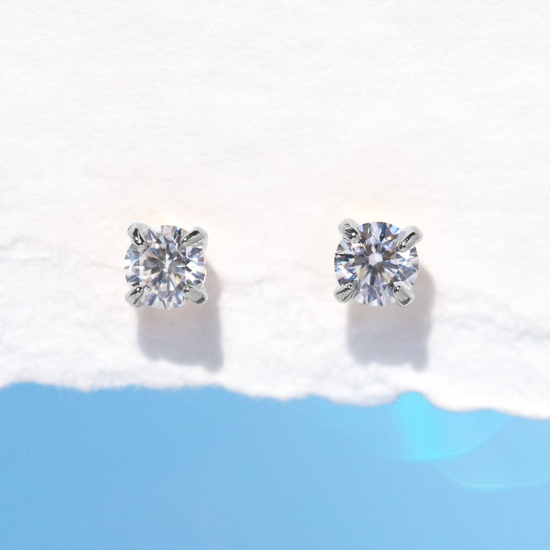 Dainty Brilliance Studs: Gold - obligato