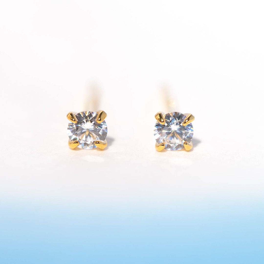 Dainty Brilliance Studs: Gold - obligato