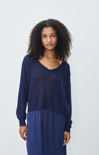 DUMY Lightweight Knit Sweater in Navy - obligato