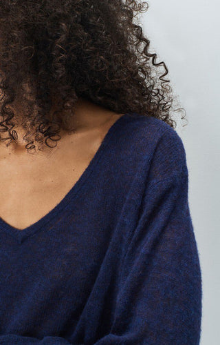 DUMY Lightweight Knit Sweater in Navy - obligato