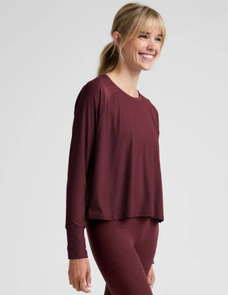 Featherweight Daydreamer Pullover in Burgendy - obligato