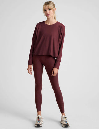 Featherweight Daydreamer Pullover in Burgendy - obligato