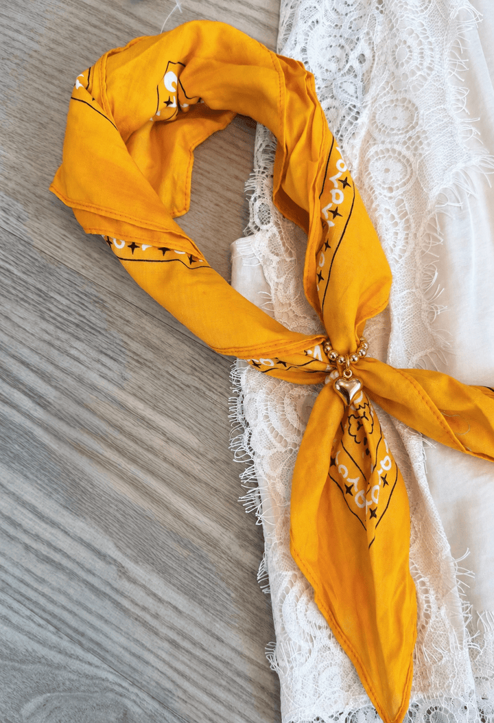 Gold Heart Bandana Stretch Charm - obligato