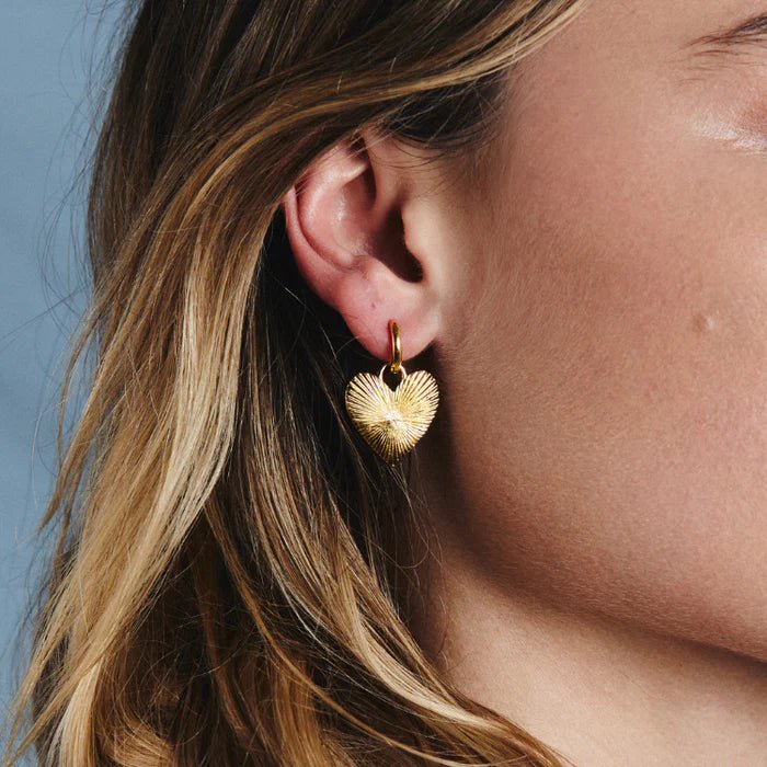 HART Small Ribbed Heart of Gold Huggies - obligato