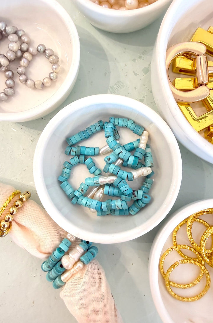 Keshi Pearl Turquoise Bandana Stretch Charm - obligato