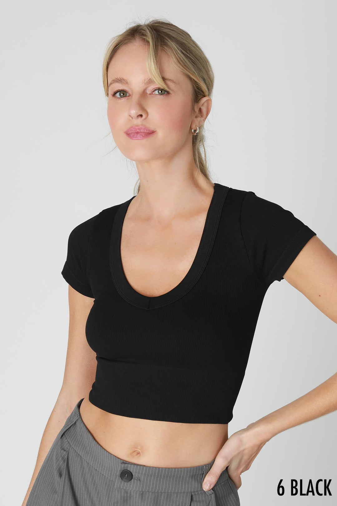NS8268 - V Neck Crop Tee: 006 Black - obligato