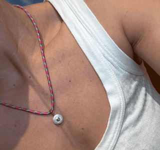 Paracord Pearl Necklace in Pink - obligato