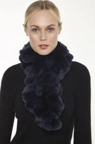 Pull - Through Ruffle Scarf - Black - obligato