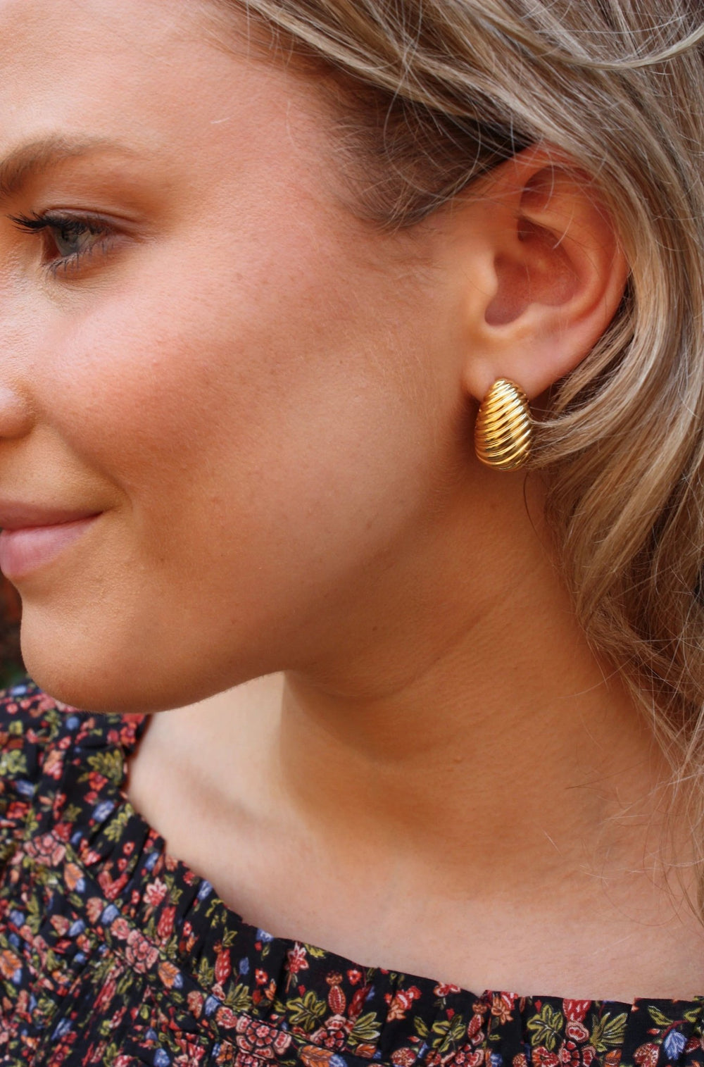 Ribbed Teardrop Earrings - obligato