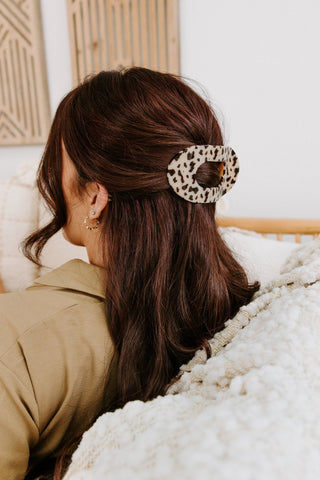 Round Flat Hair Clip | Large | Blonde Tortoise - obligato