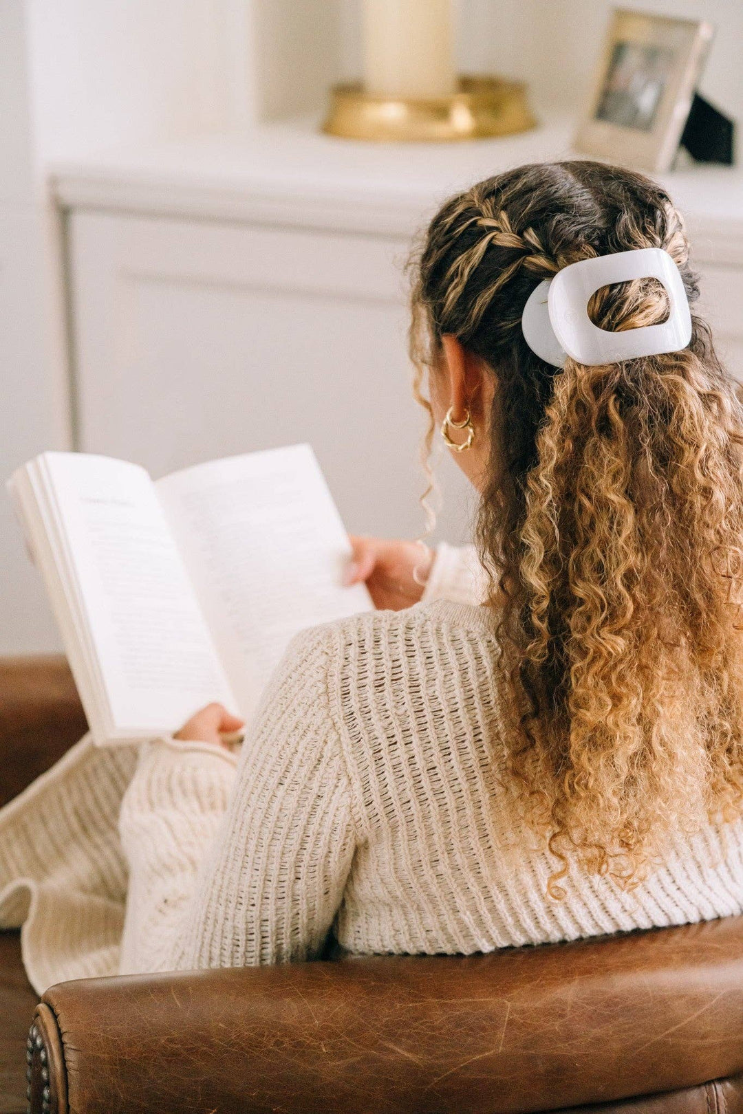 Round Flat Hair Clip | Medium | Coconut White - obligato
