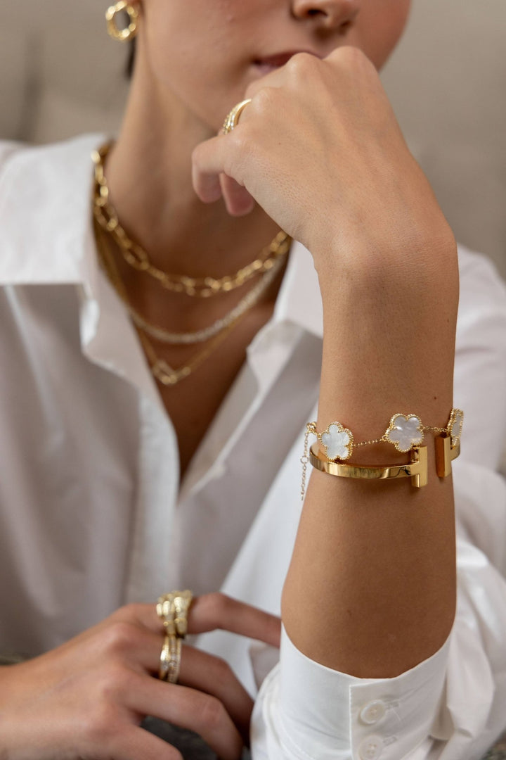 Sadie T Bracelet in Gold - obligato