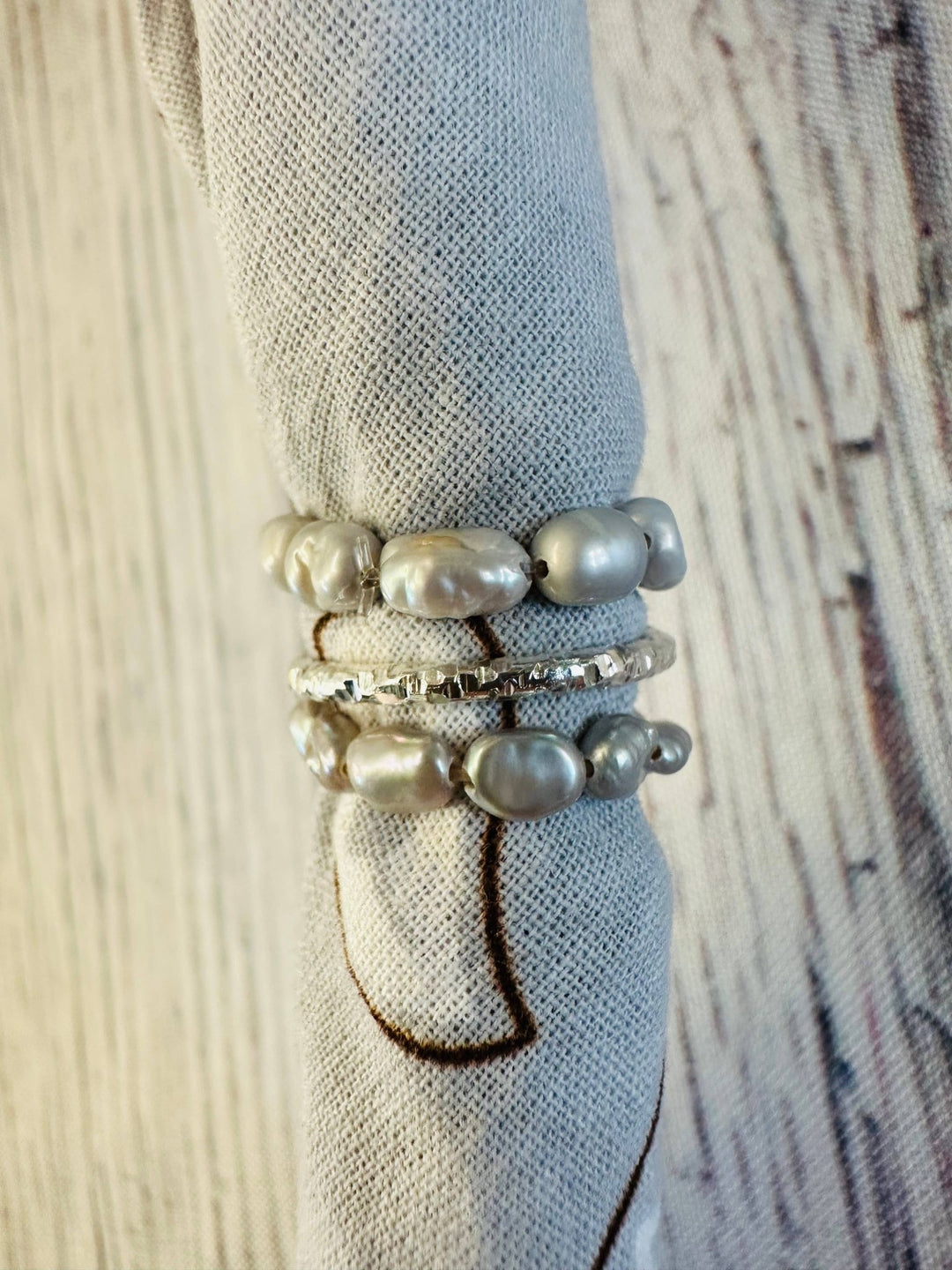 Silver Pearl Stretch Bandana Charm - obligato