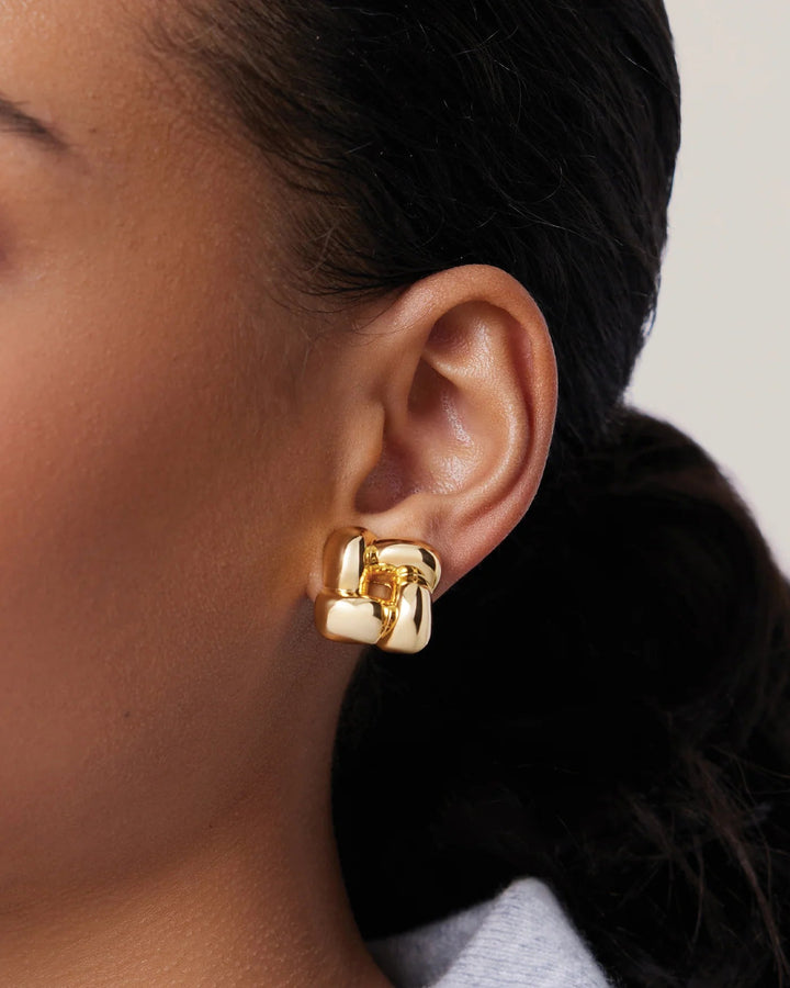 Small Woven Square Earrings in gold - obligato