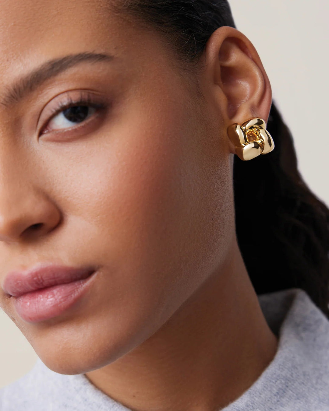 Small Woven Square Earrings in gold - obligato