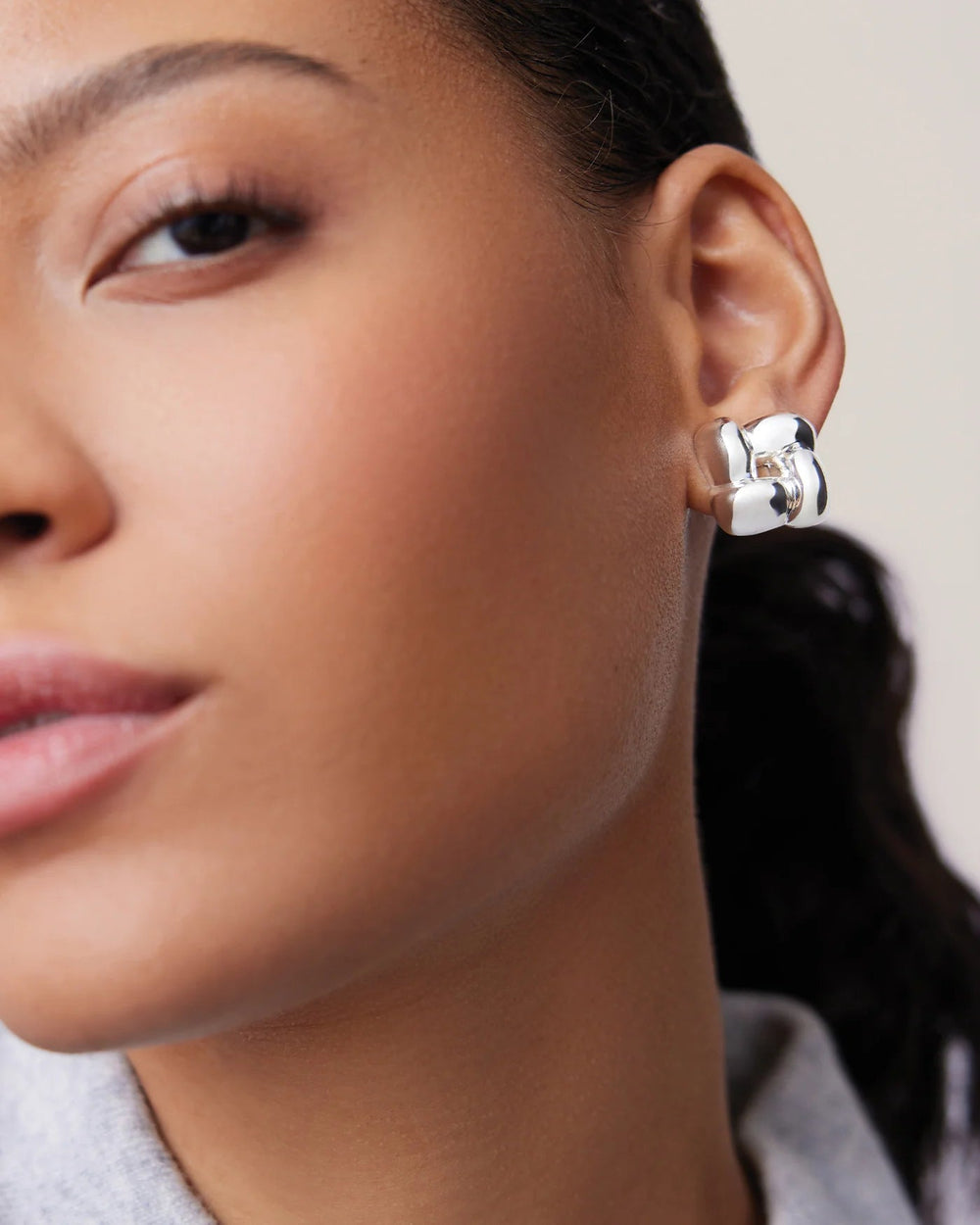 Small Woven Square Earrings in Silver - obligato