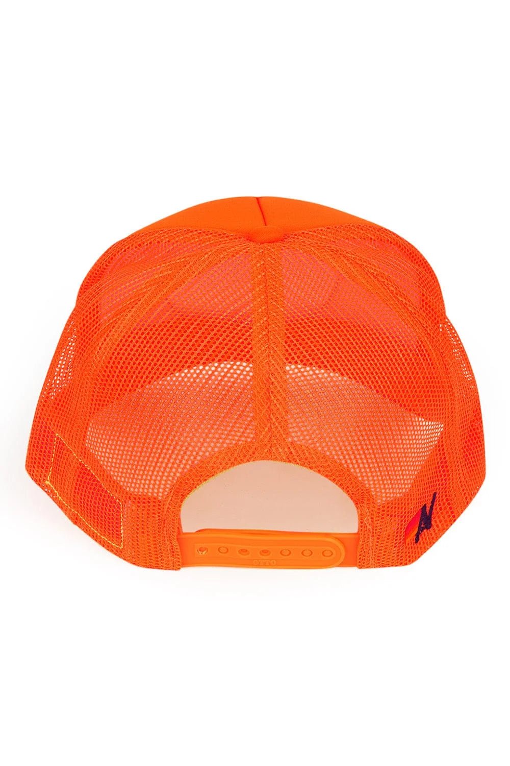 STAY GROUNDED TRUCKER HAT - obligato