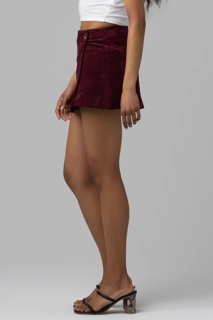 Suede mini skirt in Wine O&