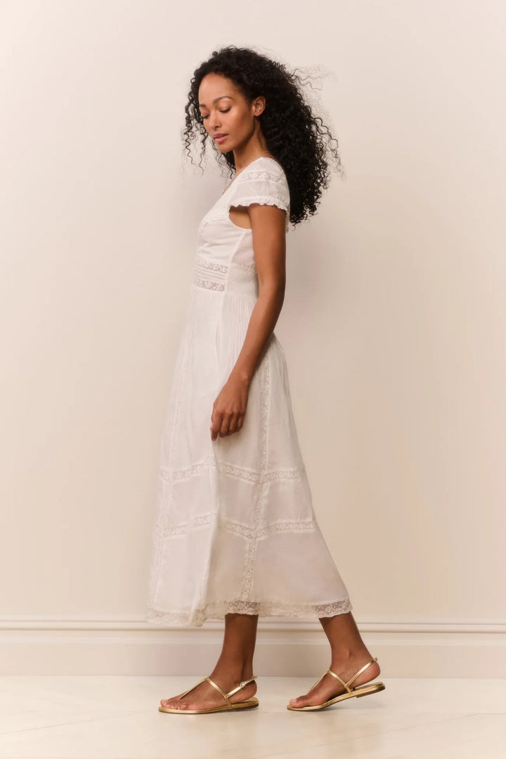 Suvi Dress in White - obligato