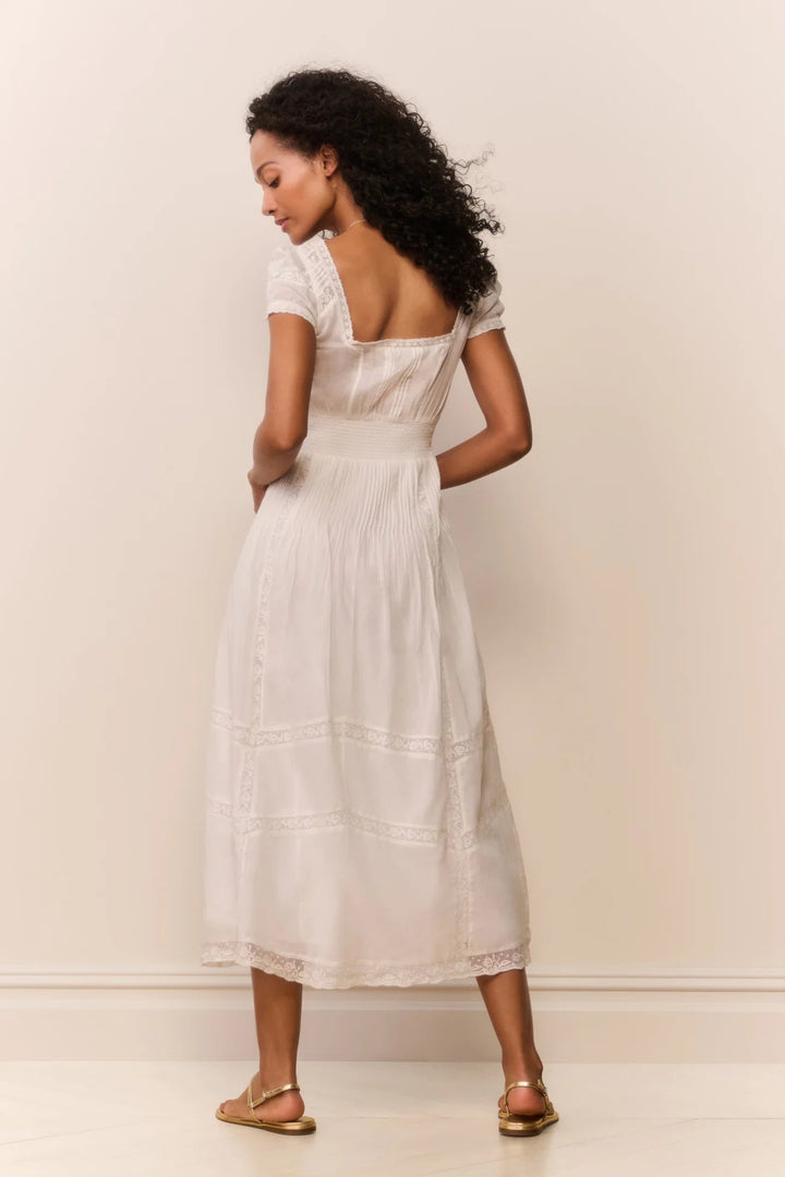 Suvi Dress in White - obligato