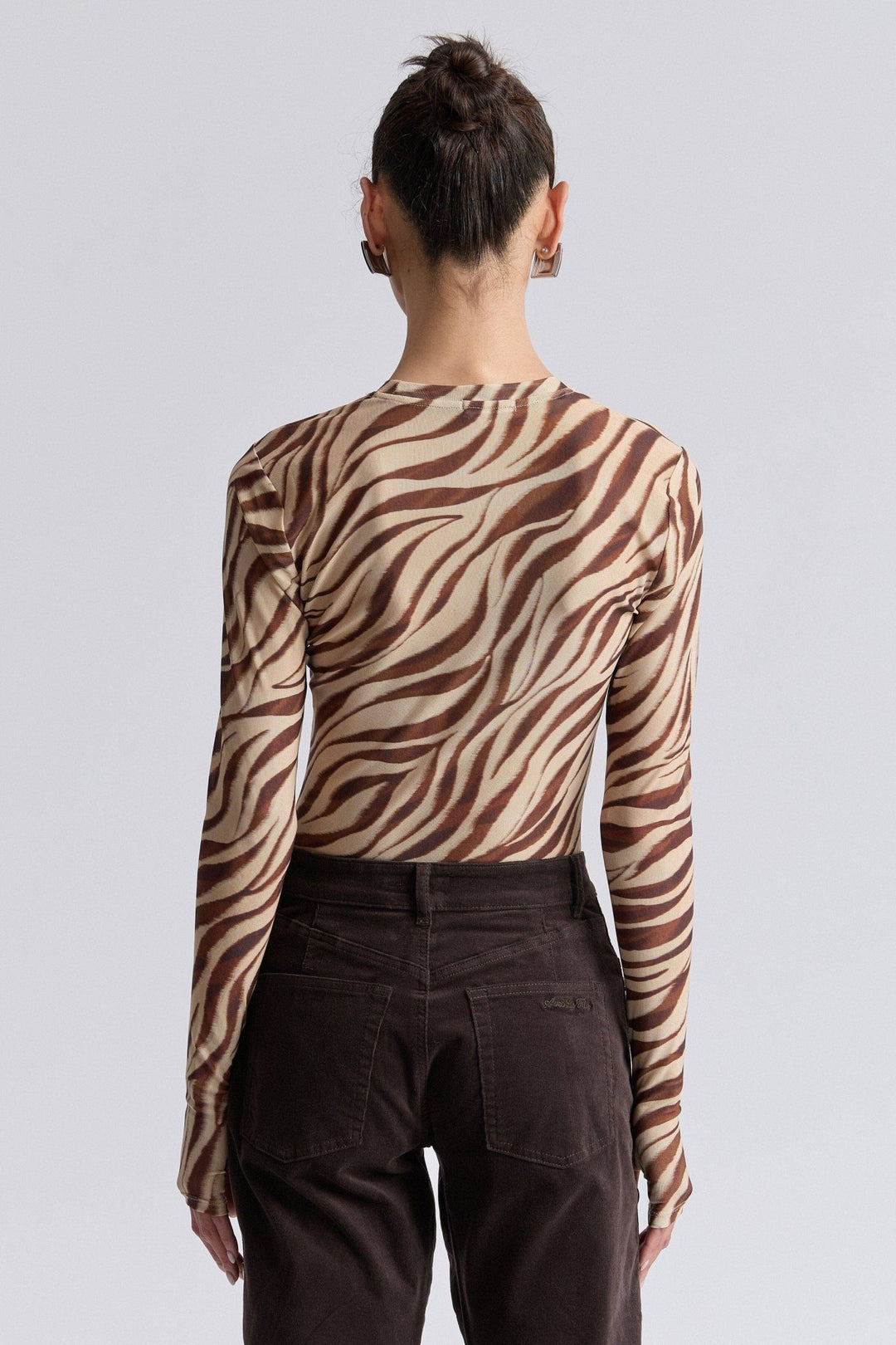 Zebra Stretch Mesh Thumbhole Top in Autumn Zebra - obligato
